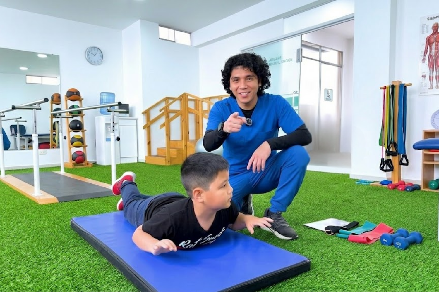 Paciente en sesión de rehabilitación física